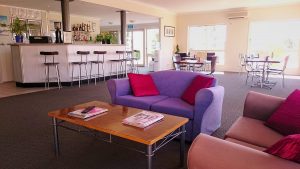 Olivers Restaurant at Country Roads Motor Inn